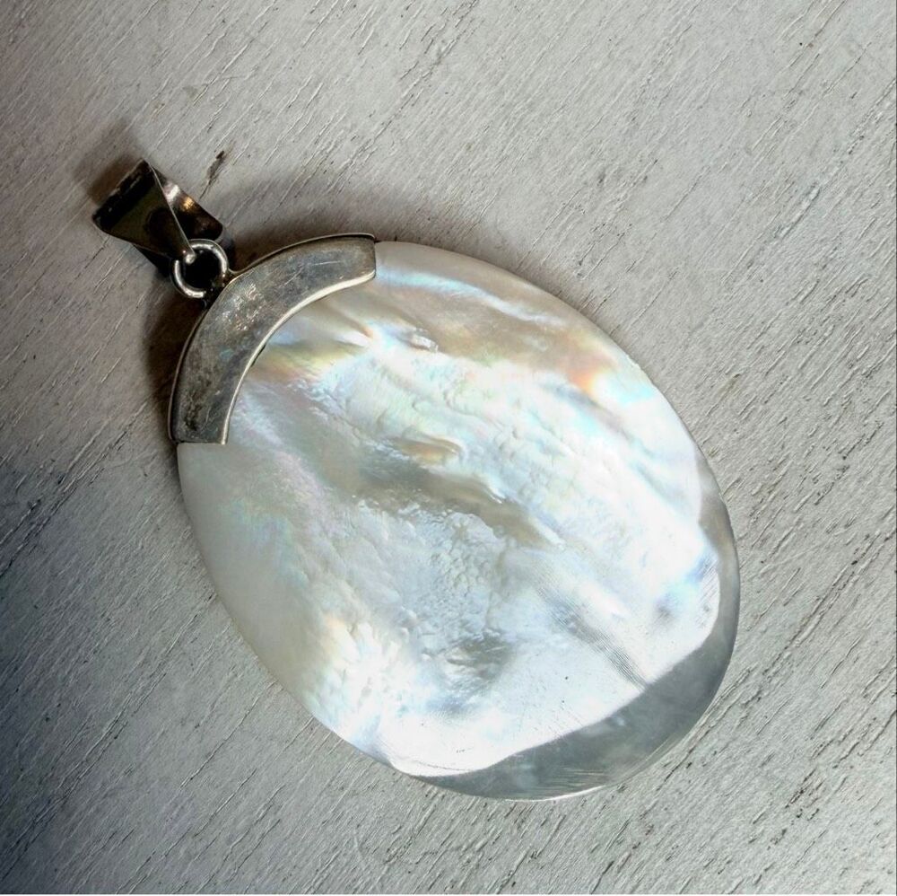 Sterling Silver Mother of Pearl Shell Pendant - Picture 2 of 5